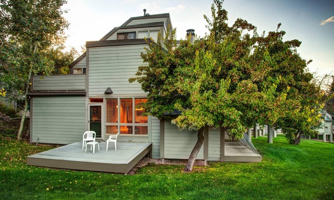North Park City House | 3BR Payday Condo, Steps to PCMR & Golf