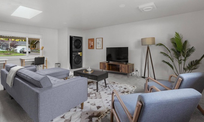 Bothell House | 3BR Pet-Friendly Home in Bothell