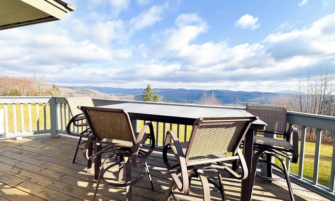 Ludlow Condo | 3BR Slopeside Solitude Condominium at Okemo Mountain