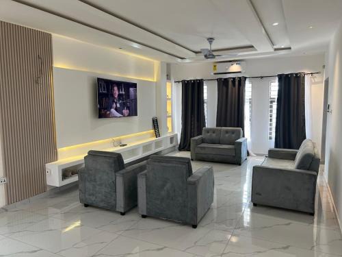 Accra Apartment | 3BR Ultra Modern House in Gbawe