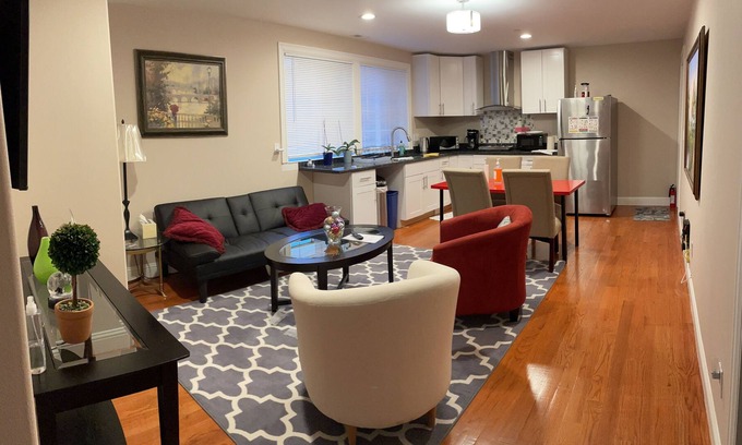Highline Apartment | 3BR vacation unit near SeaTac Airport & downtown Seattle
