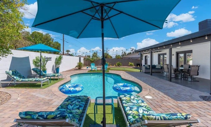 South Scottsdale House | 3BR w/Heated Pool + Putt Putt | Near Old Town