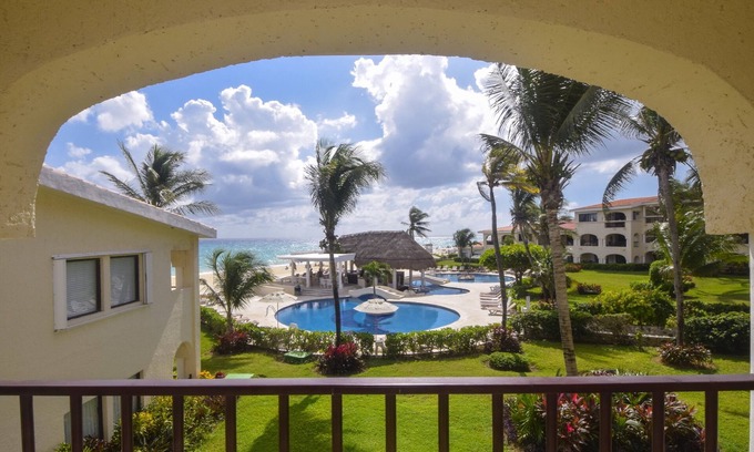 Playacar Fase I Condo | 3BR w/Pool and Beach Access - Xaman Ha 7122