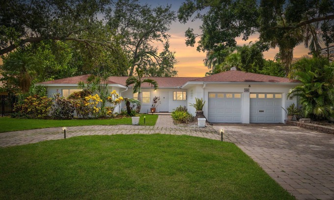 Snell Isle House | 3BR Waterfront Gem~Kayak~Pool~Dog Friendly