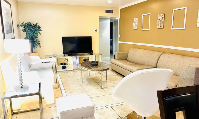 Beverly Green Condo | 3BrApartment,Vegas,strip,LVCC,book,bestlocatioN,july4TH.pool