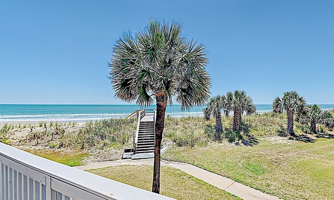 Litchfield by the Sea Apartment | 3C Inlet Point, 3 Story Oceanfront Townhouse with Easy Beach Access