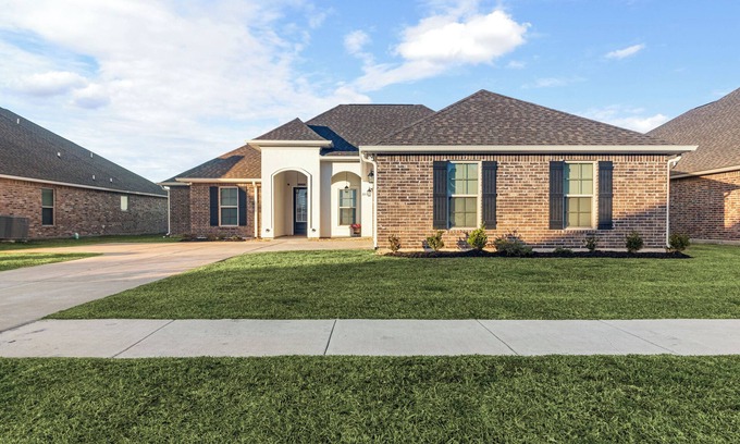 Lake Charles House | 3Kings Near Golf Coarse
