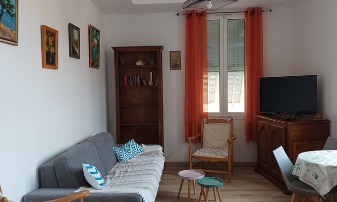 Menton Apartment | 3min walk BEACHES, PARKING Town Hall, Pedestrian street Quiet 42 m2 CLIM 3p max