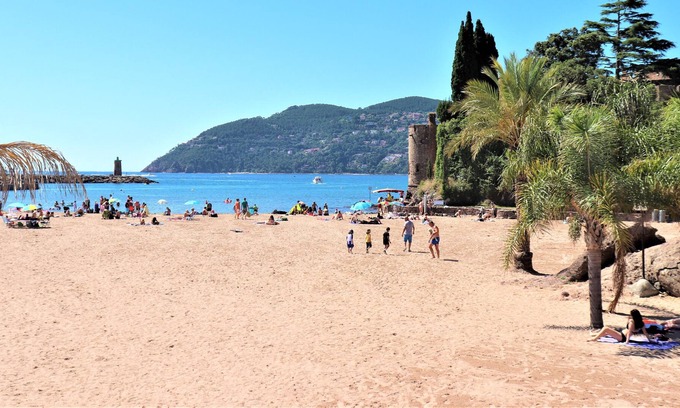 Mandelieu-la-Napoule Beach Apartment | 3p30 Beautiful bright 3-room apartment by the sea