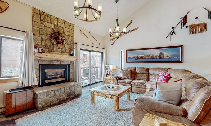 Historic District Condo | 3rd-floor ski-in/out condo with fireplace, hot tubs, & gym