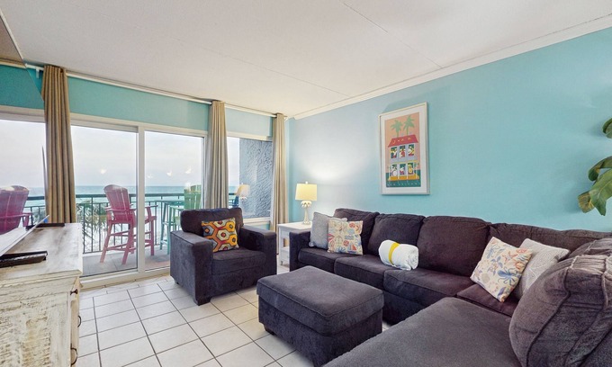 Fort Walton Beach Condo | 3rd-floor updated condo with Gulf-front views - short drive to shopping