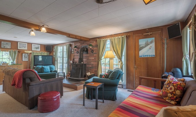 Government Camp Cabin | 3rd night free stay before 08/31 enjoy lakes, hiking, electric car charger!