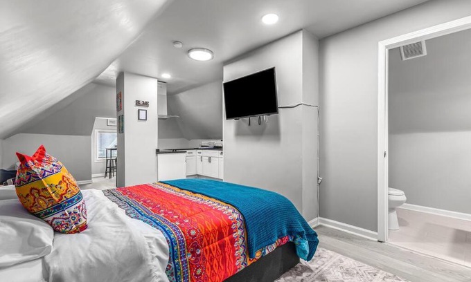 Detroit Apartment | 3rd Story Loft next to West Village Free Parking