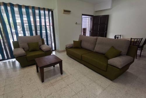 Bukit Jalil House | 3Room 10pax SR Landed Comfy 5 Star Sofa&Bed 4 Parking