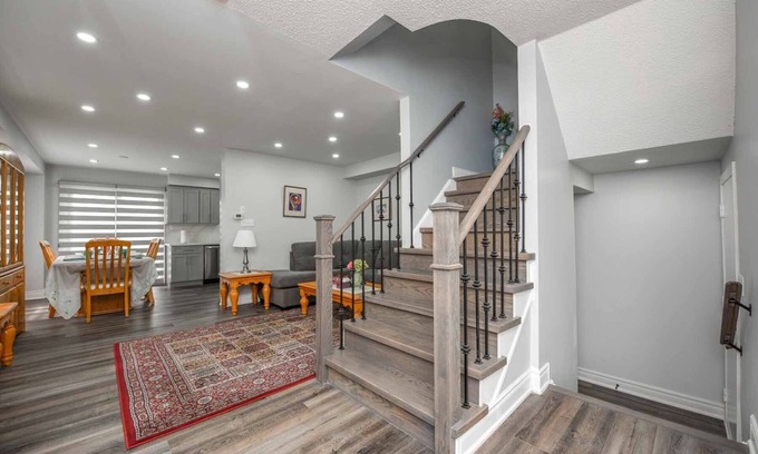 Churchill Meadows House | 4 + 1 bedrooms 4 baths Entire Home in Mississauga