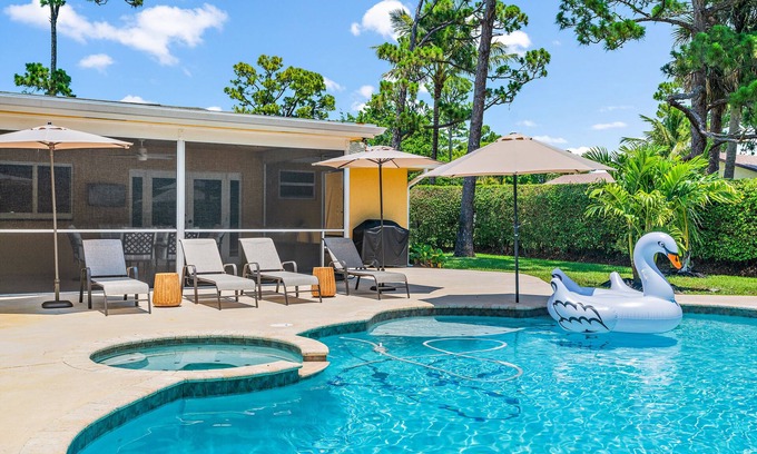 Jupiter House | *4/3 Pool Home w/Private Backyard, 3 mi to Beach!