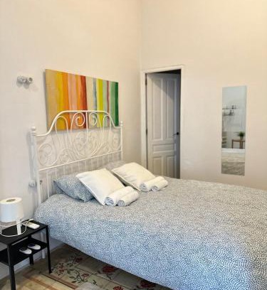 En Corts Apartment | 4 - Acogedora habitación junto a Ruzafa con baño privado y aire acondicionado