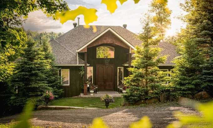 McKellar Cottage | 4-acres of Family-focused fun for everyone!