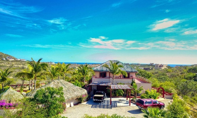Los Zacatitos House | 4-bedroom house in beautiful Zacatitos with WiFi