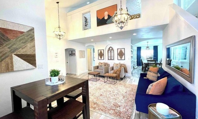 Clovis House | 4 bd 2.5 ba Near.Buchanan HS with pool; sleeps 11