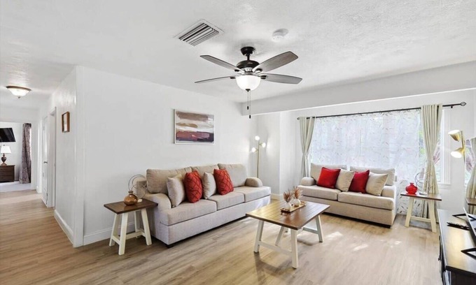 Weatherford House | 4-BD,2-BA Home Retreat, Laundry, Backyard