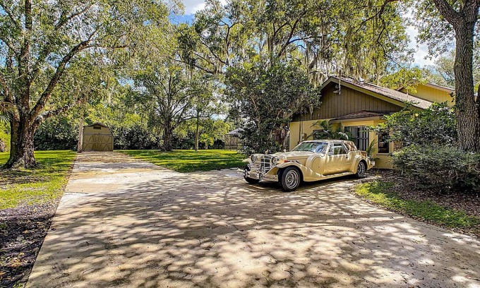 Fruitville House | 4 bdr 4800 sq ft Luxurious Home+Huge Heated Pool
