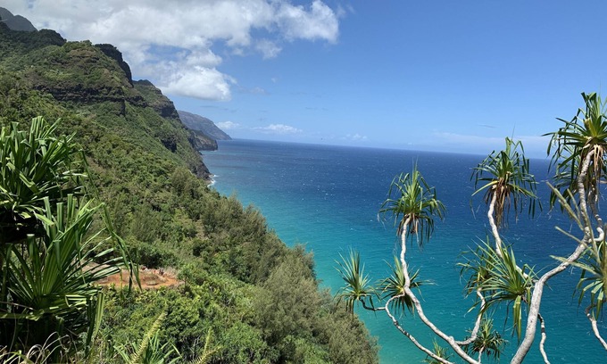 Princeville House | 4 Bdr Home Bay, Mtn & Waterfall views Hot tub, Walk to Beaches.