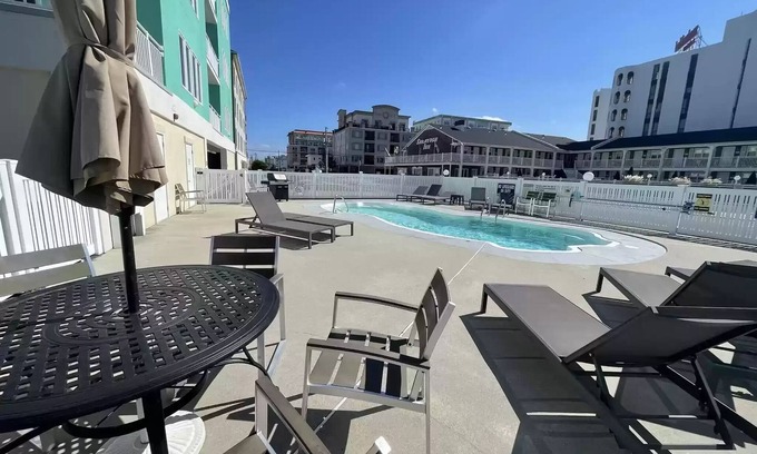 Wildwood Crest Condo | 4 Bdr - POOL - Steps to BEACH - Elevator