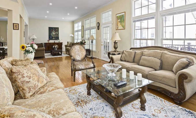 Potomac Falls House | 4 Bdr. Suburban Home | Near D.C, Perfect for Families