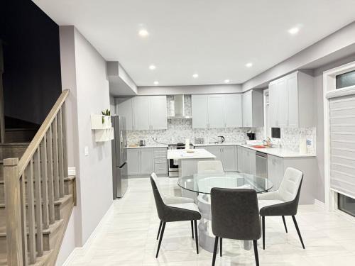 Port Colborne Apartment | 4-Bdrm Comfort with Fireplace mins from Downtown