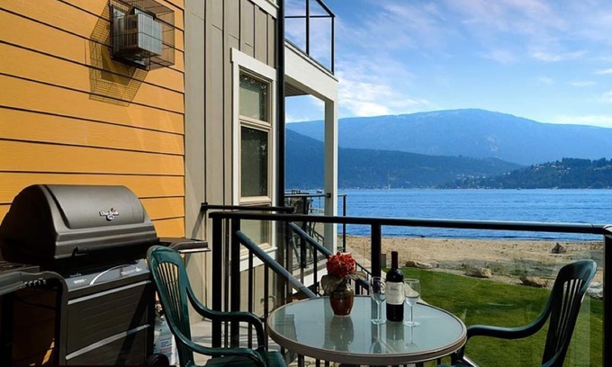Scotch Creek House | 4-Bdrm Waterfront Townhome