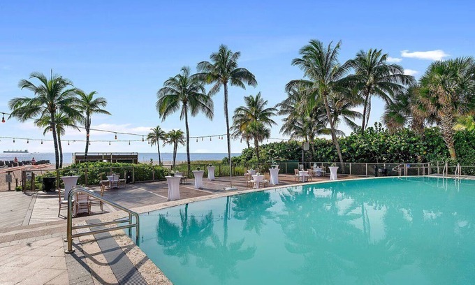 Central Beach House | 4 Beach Escape Rooms with Pool Near Hugh Taylor Birch Park
