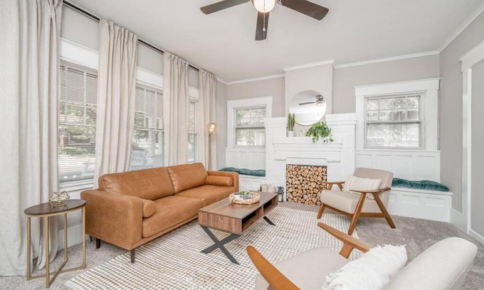 Wichita House | 4 Bed 2 Bath Home by College Hill and Hospitals