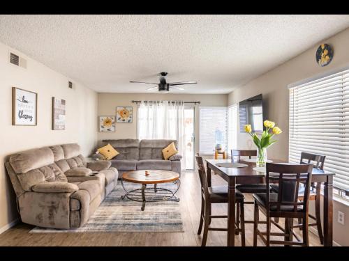 Paradise House | 4 bed 2 bath Reno with Private Pool
