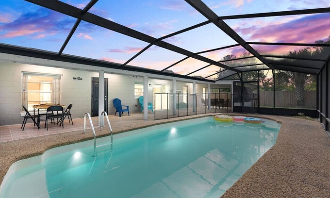 Buena Ventura Lakes House | 4 bed 3.5 bath pool home