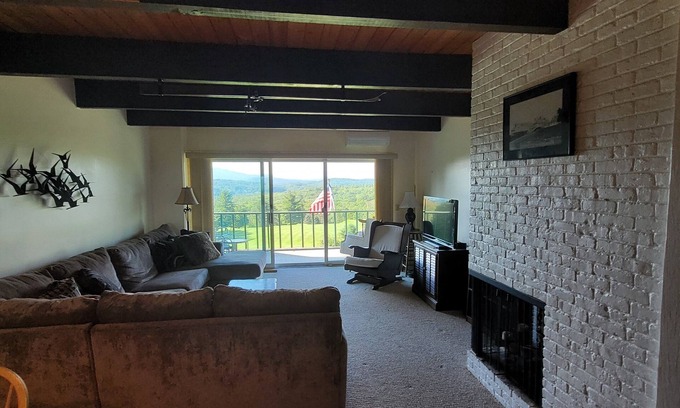Sunapee House | 4 Bed 3 BA, Stunning Views! WALK DIRECTLY ONTO 5TH HOLE OF OUR GOLF COURSE!