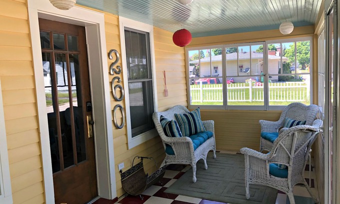 St Ignace House | 4 Bed home in downtown St.Ignace
