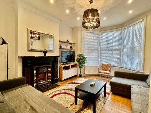 Haringey House | 4 bed house 10 min walk to Tube