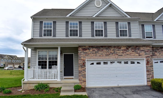 Lewes House | 4 Bed Townhome in Lewes/Rehoboth with Community Pooln