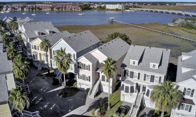 Waters Edge House | 4 Bed Townhouse with Fantastic Location and River Views!