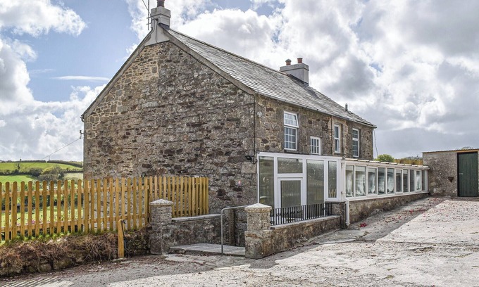 Mount Cottage | 4 bedroom accommodation in Lower Colvannick Farm