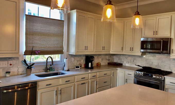 Cherry House | 4 Bedroom/ 3.5 bath Home 1.3 miles from Center City Charlotte