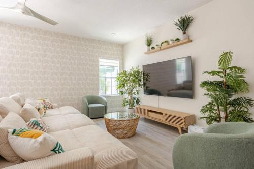 Tampa House | 4 Bedroom 3 Full Bath Boho Oasis Saltwater Pool Near Downtown, North of Hyde Park Sleeps 12 Pets OK