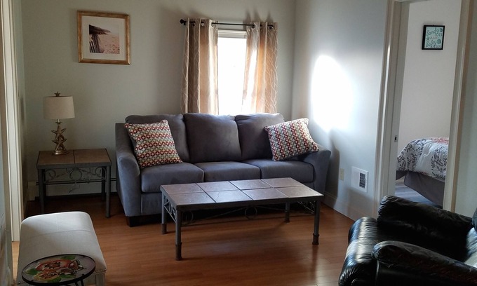 Hampton House | 4 Bedroom - 3 Min walk to the beach - Private deck w/gas grill - 2 parking spots