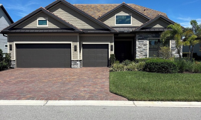 Rural Estates House | 4 bedroom 4.5 bath modern luxury home with private pool and golf course