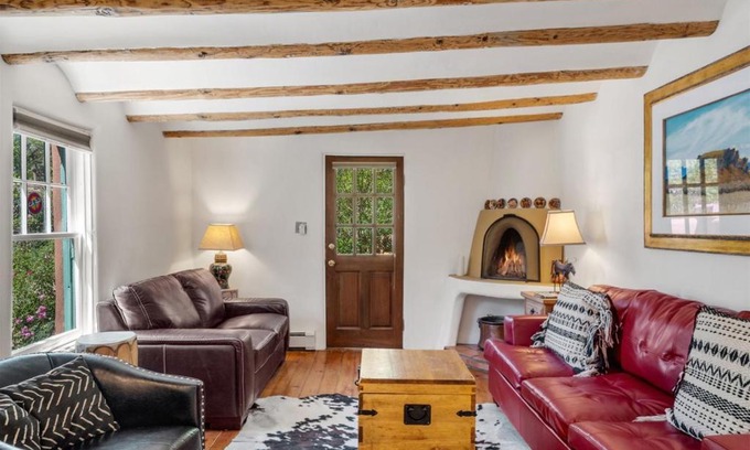 Historic Eastside House | 4 Bedroom - 5 Min. Walk to Canyon Road - Mariposa