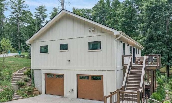 Asheville Apartment | 4 Bedroom 683383 by Houzlet