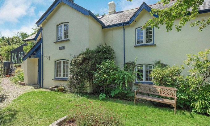 Bratton Clovelly Cottage | 4 bedroom accommodation in Bratton Clovelly