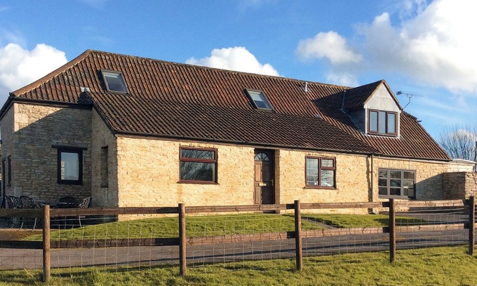 Hawkesbury Upton Cottage | 4 bedroom accommodation in Hawkesbury Upton