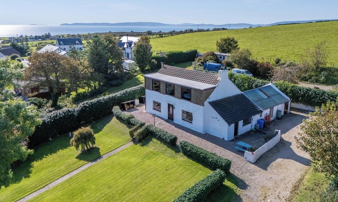 Blackwaterfoot Cottage | 4 bedroom accommodation in Blackwaterfoot